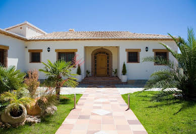 Villa with pool and terrace 3