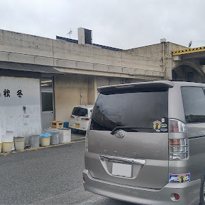 ヴォクシー AZR60G