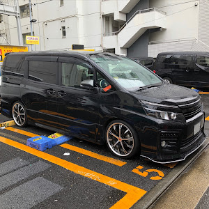 ヴォクシー ZRR80W