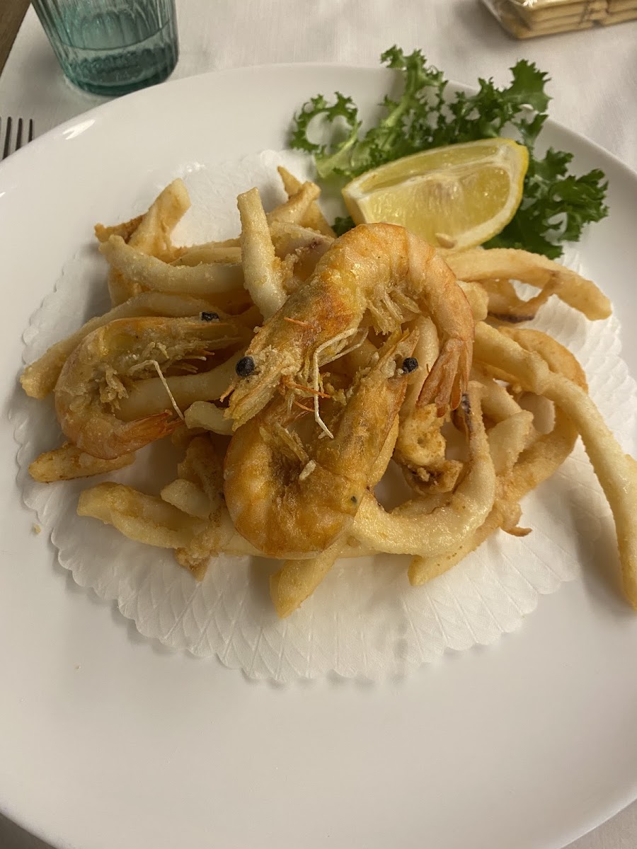 Fritto misto (fried squid and shrimps)