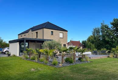 Contemporary house with pool and garden 2