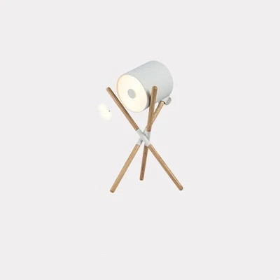 Title 9, Eenvoudige houten driepoot vloerlamp voor woonk...