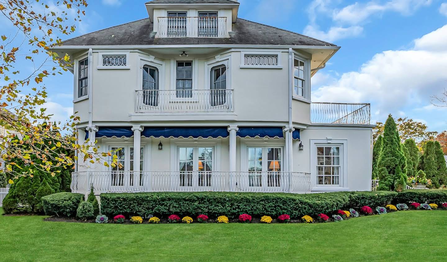 House with terrace Spring Lake