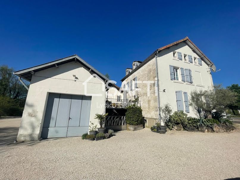 Vente maison  421 m² à Gondeville (16200), 395 000 €