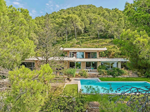 Seaside villa with pool 1