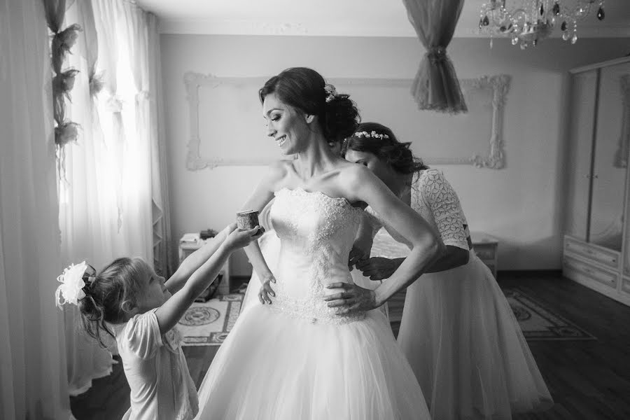 Fotógrafo de bodas Viktoriya Kovrigina (vikakovrigina). Foto del 5 de julio 2018