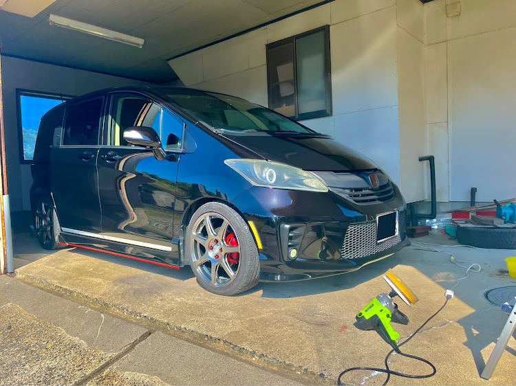 フリードの洗車・ポリッシャー磨き・ブリスＸ・1日がかり・疲れましたが良かったに関するカスタム事例の投稿画像1枚目