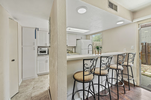House with pool and terrace 4