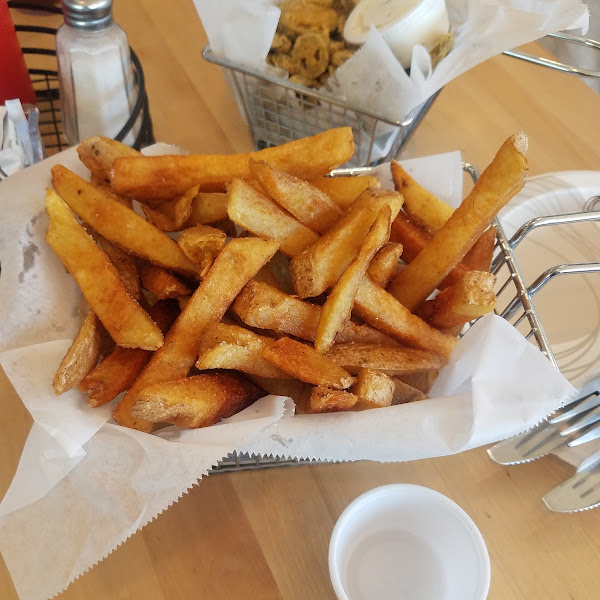 Large basket of fries. Soooooo delicious!