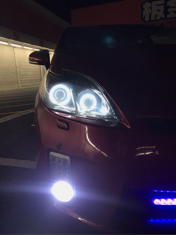 プリウスのタイヤ交換・車高調整・ホイール交換・DIYに関するカスタム事例の投稿画像1枚目