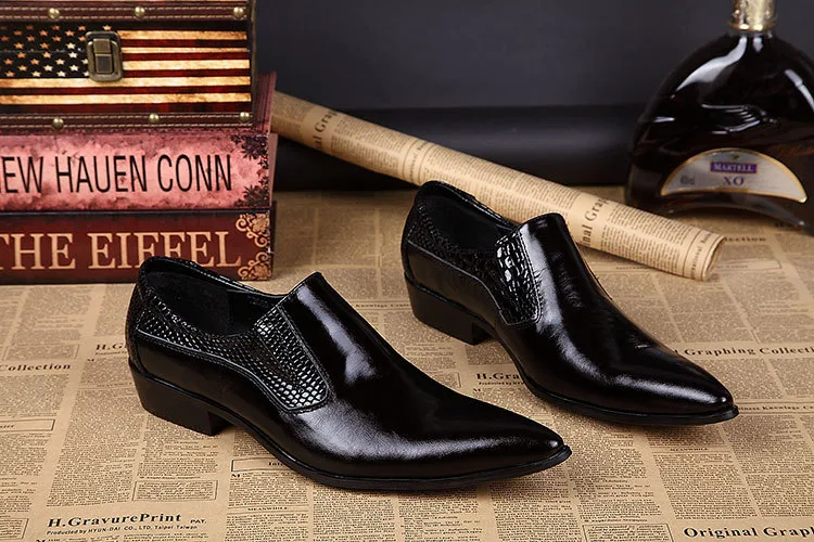 Zapatos bajos de cuero brillante para hombre, tendencia británica de verano, punta afilada, zapatos modernos y elegantes, perfectos para el día a día.