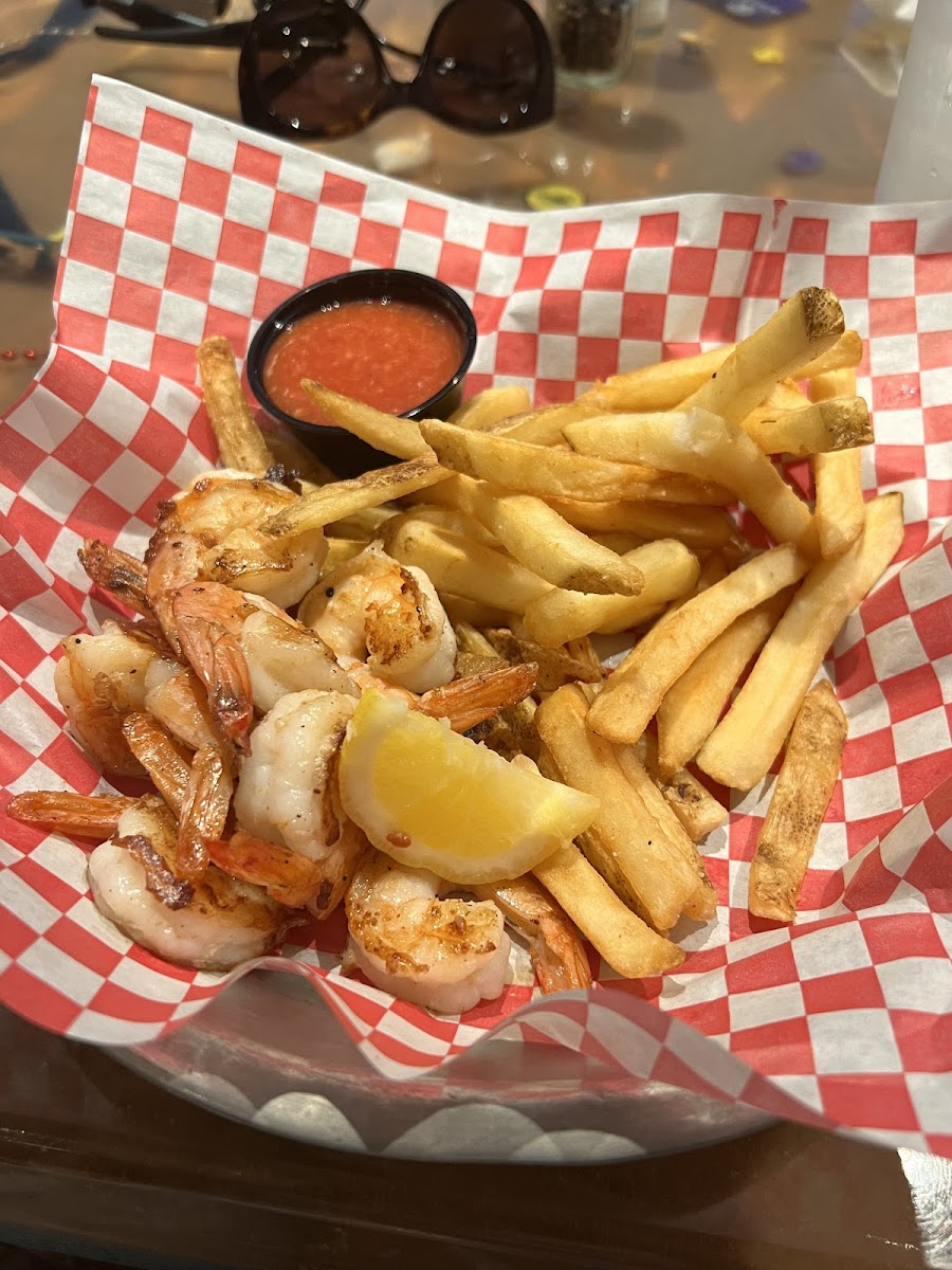 Grilled shrimp and fries(had a dedicated fryer)