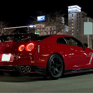 NISSAN GT-R