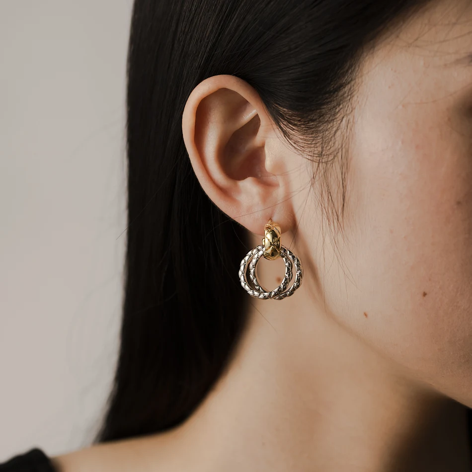 Boucles d'oreilles pendantes cercle ornementées pour femmes seniors, style polyvalent et élégant, parfaites pour toutes les occasions et tenues