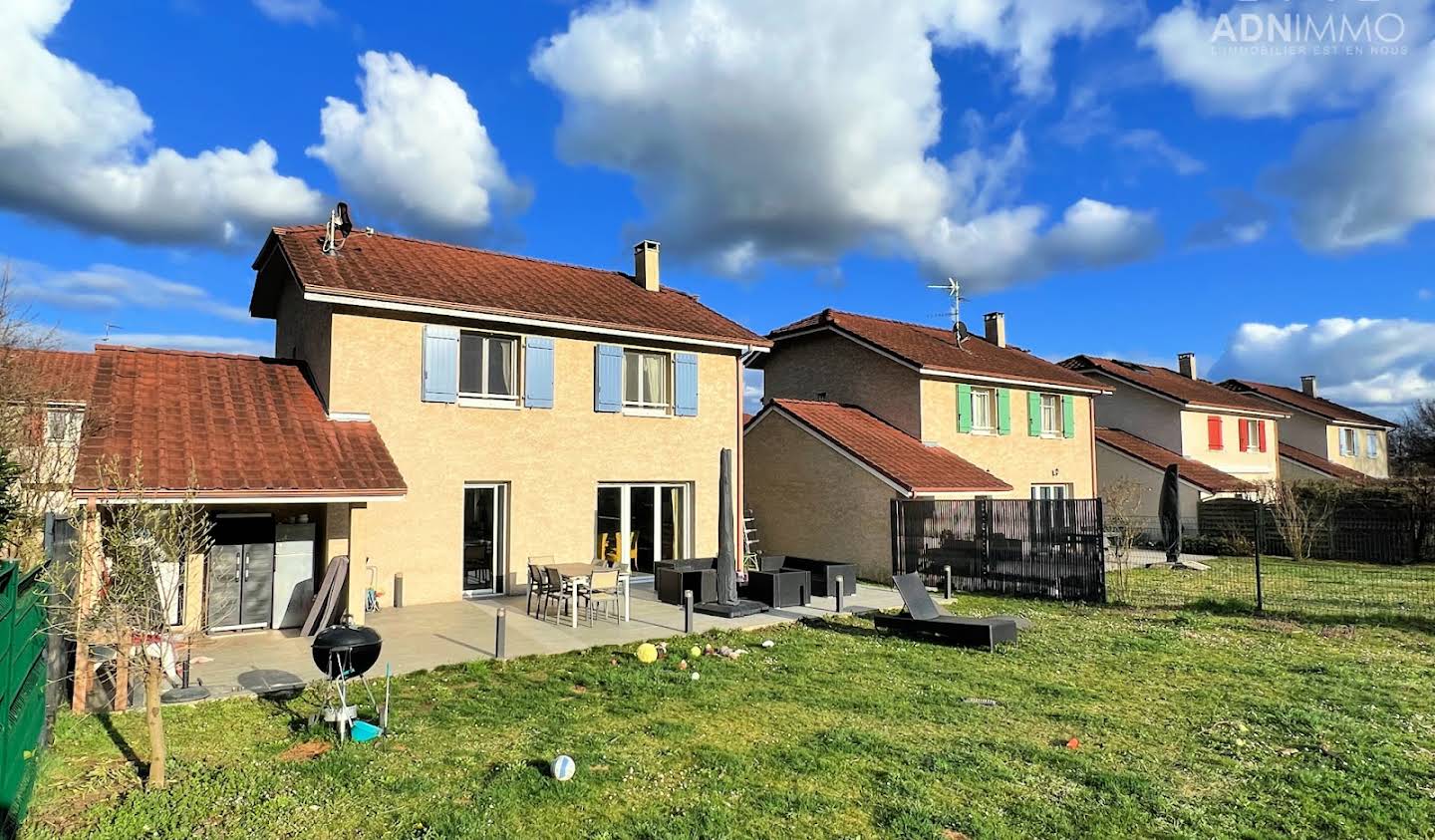 House with terrace Saint-Genis-Pouilly