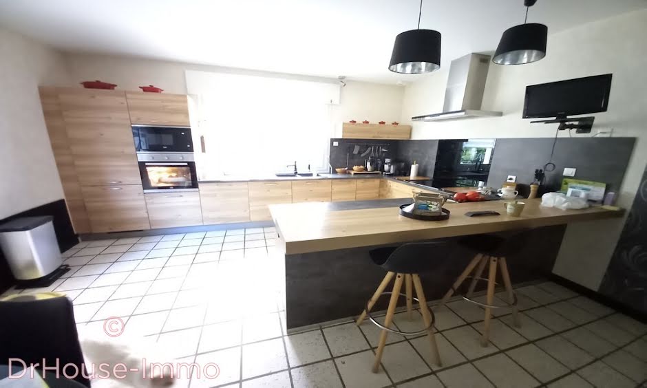 Vente maison 7 pièces 130 m² à Bourgoin-Jallieu (38300), 549 000 €