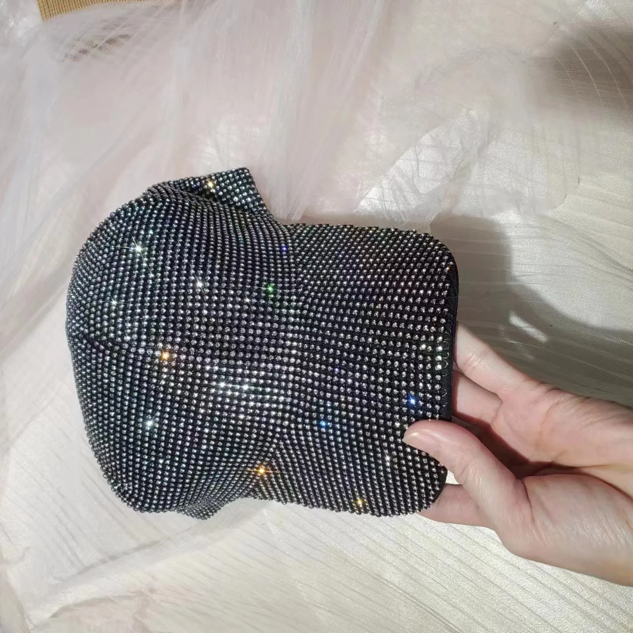 Title 1, Eenvoudige, handgemaakte diamant cap in effen k...