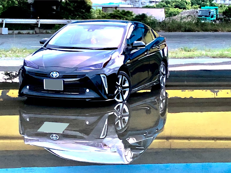 プリウスのリフレクション祭り・車ずきと繋がりたい・早朝、出勤前に関するカスタム事例の投稿画像4枚目