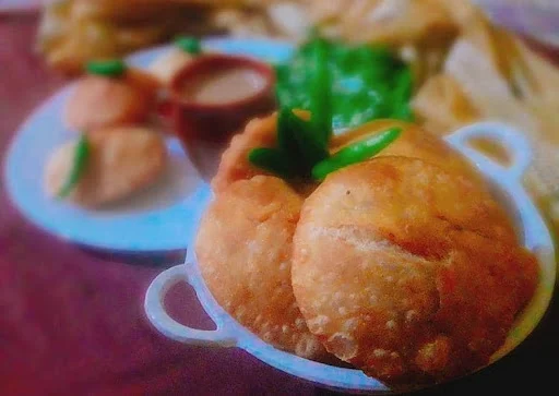 Pyaz Kachori With Sabji [2 Pieces]