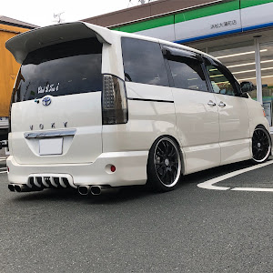 ヴォクシー AZR60G