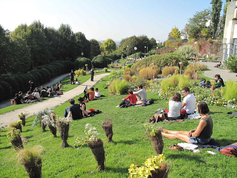 Giardino con fiori d umani. di sangiopanza