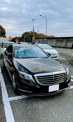Sクラスセダン W222の青い空 W222 Sクラス パーキングエリア ロングドライブに関するカスタム メンテナンスの投稿画像 車のカスタム情報はcartune
