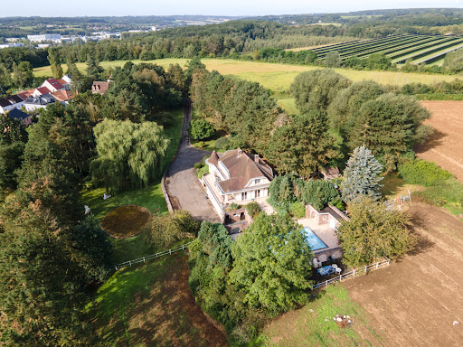 Villa avec piscine et terrasse 1
