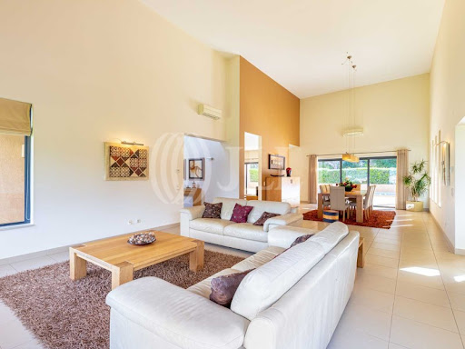 Maison avec piscine et terrasse 4