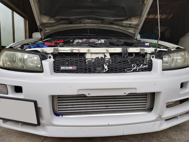 スカイラインのフロントグリル自作・タワーバー塗装・バッテリーステー交換・F-tuneROMに関するカスタム事例の投稿画像2枚目
