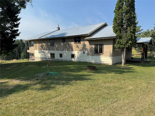 Two-story house, green lawn - Prestige house for sale in Eureka, 4 bedrooms