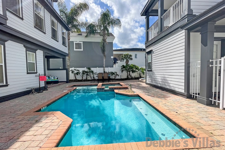 Private pool and spa at this villa on Reunion