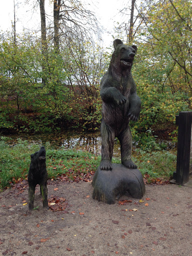 Bear and Wolf, Ree Park 