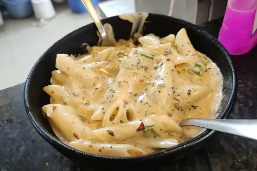 White Sauce Pasta