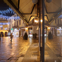 nella piazza al calar della sera di 