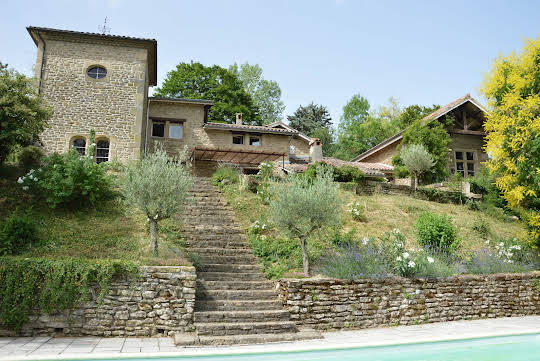 Propriété avec piscine et jardin