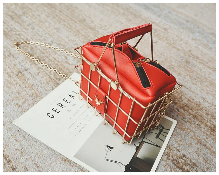 Metal Three-dimensional Stereotyped One-shoulder Messenger Handbag. Stylish and practical, offering both form and functi