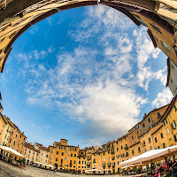 Piazza Anfiteatro a Lucca di 