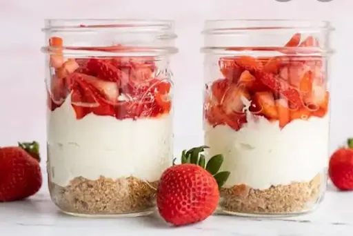 Strawberry Cake In Jar [2 Piece]