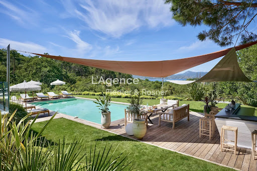 Villa with pool 1
