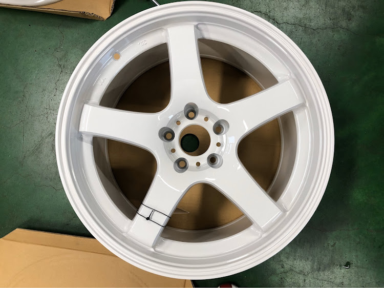 スカイライン GT-Rのホイール交換・ホイール洗浄に関するカスタム事例の投稿画像1枚目
