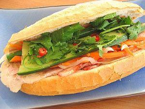 https://baovecovang2012.files.wordpress.com/2022/06/banh-mi-kep-thit.jpg?w=300&h=225