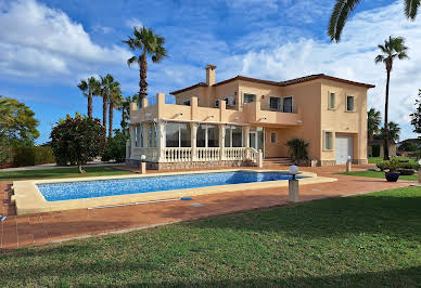 Villa with pool and terrace 10