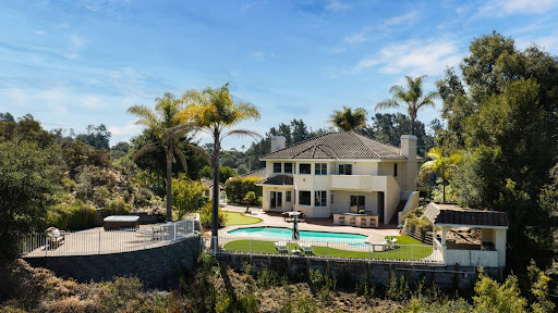 House with pool 1