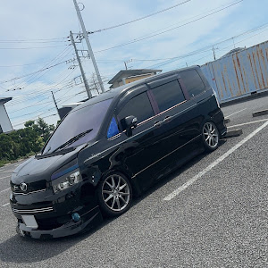 ヴォクシー ZRR70W