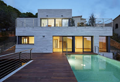Maison avec piscine et terrasse 6