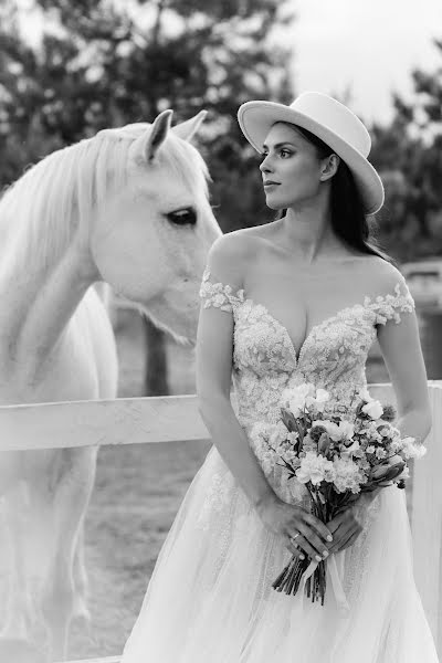 Wedding photographer Svetlana Voinova (lanashadow). Photo of 31 July 2021