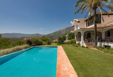 Villa avec piscine et terrasse 5