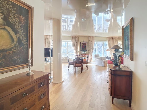Living room with dining table and classic furniture in this luxury property for sale in Paris 16ème ($1,196,649 - 90 m²)