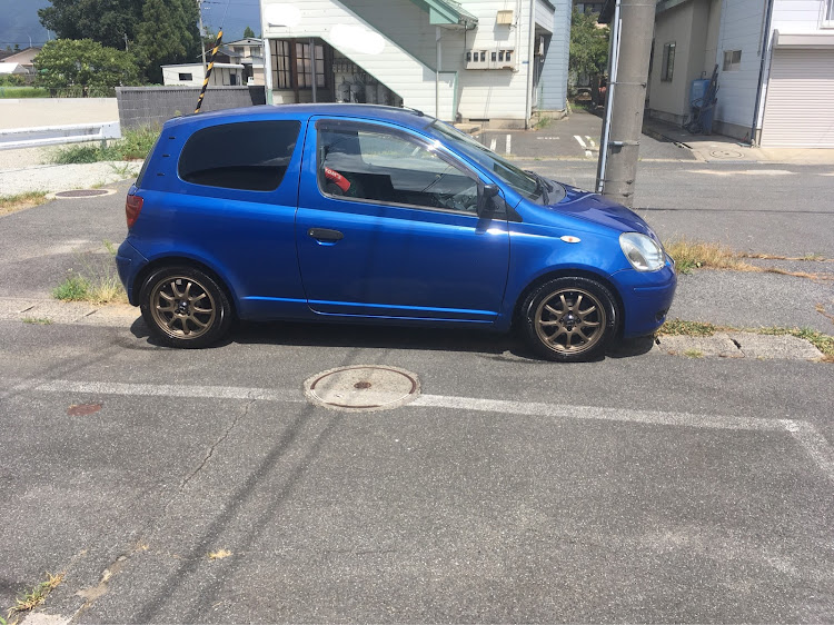 ヴィッツの洗車・ヘッドライトコーティング・タイヤワックス・ドアミラーステー塗装に関するカスタム事例の投稿画像2枚目