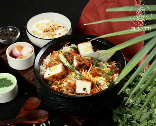 Punjabi Style Paneer Tikka Biryani With Raita